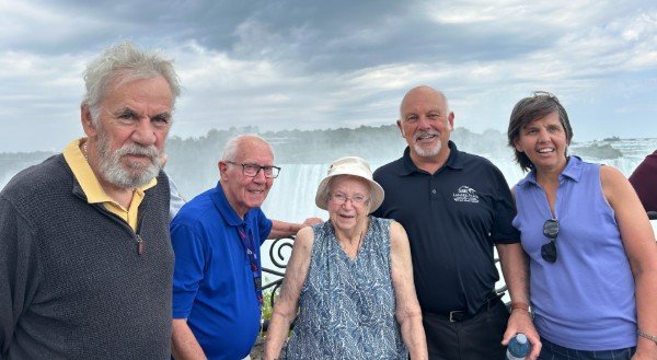 Lanark Village residents take record-setting road trip to Niagara